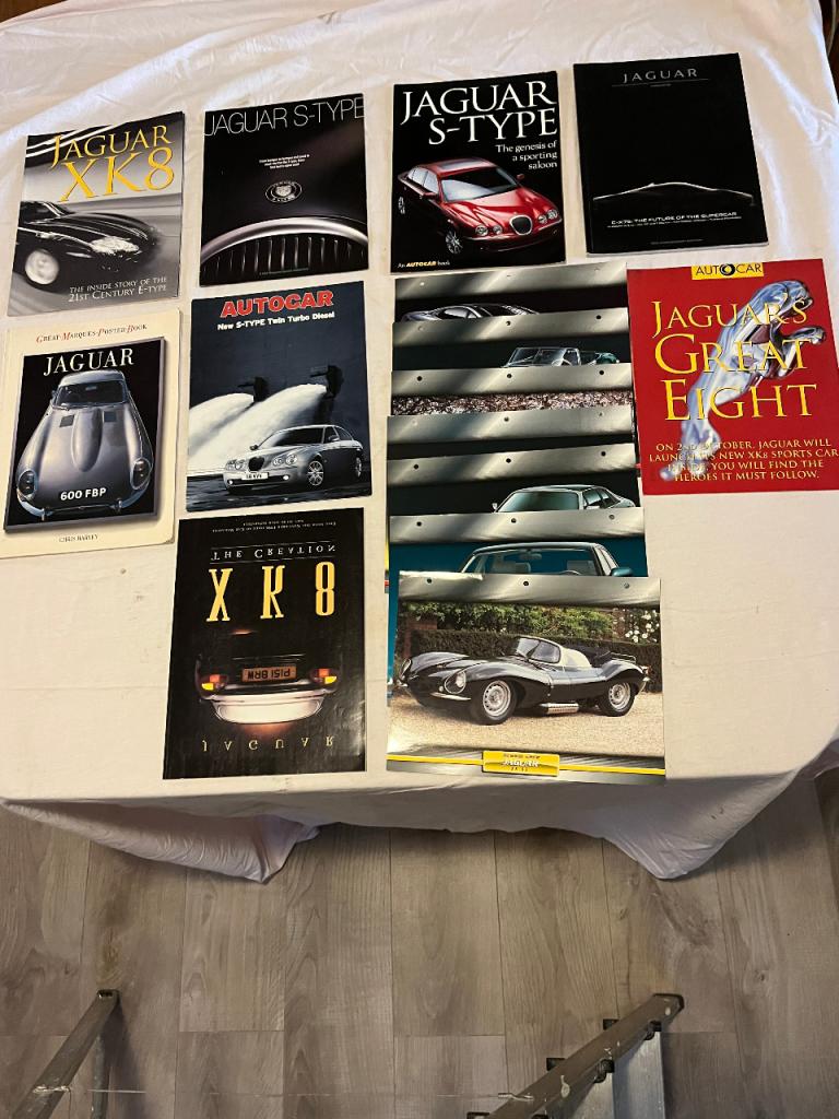 Jaguar : ensemble de brochures et manuels LesAnciennes.com