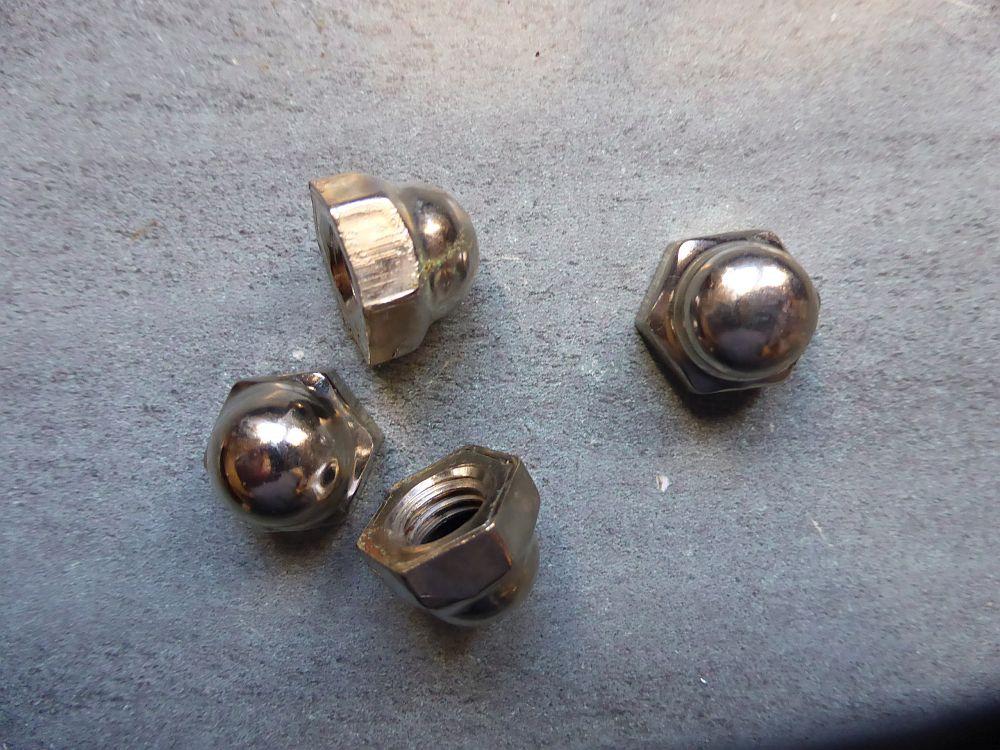 L'écrou borgne de M8 LesAnciennes.com