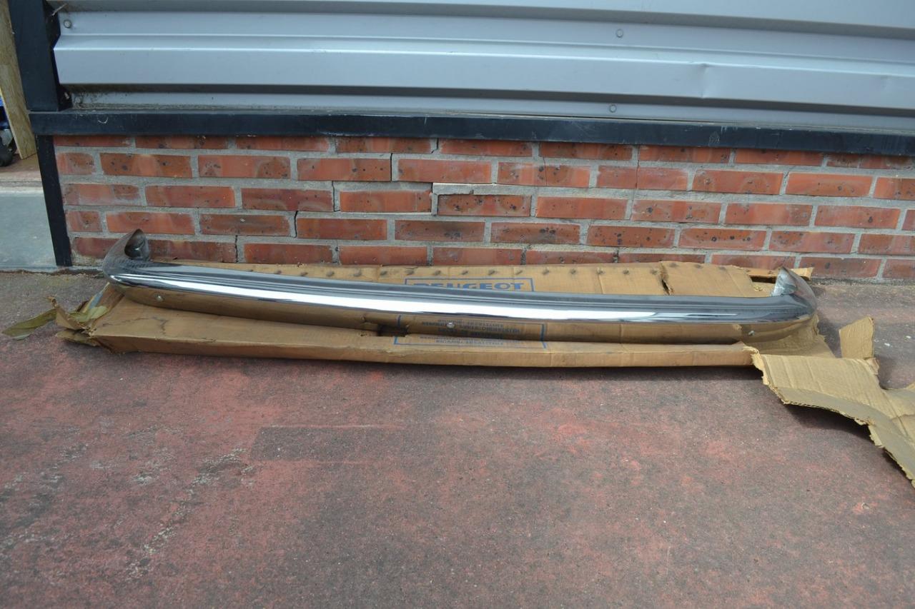 Pare-chocs AR inox PEUGEOT 504, avant 1979 LesAnciennes.com