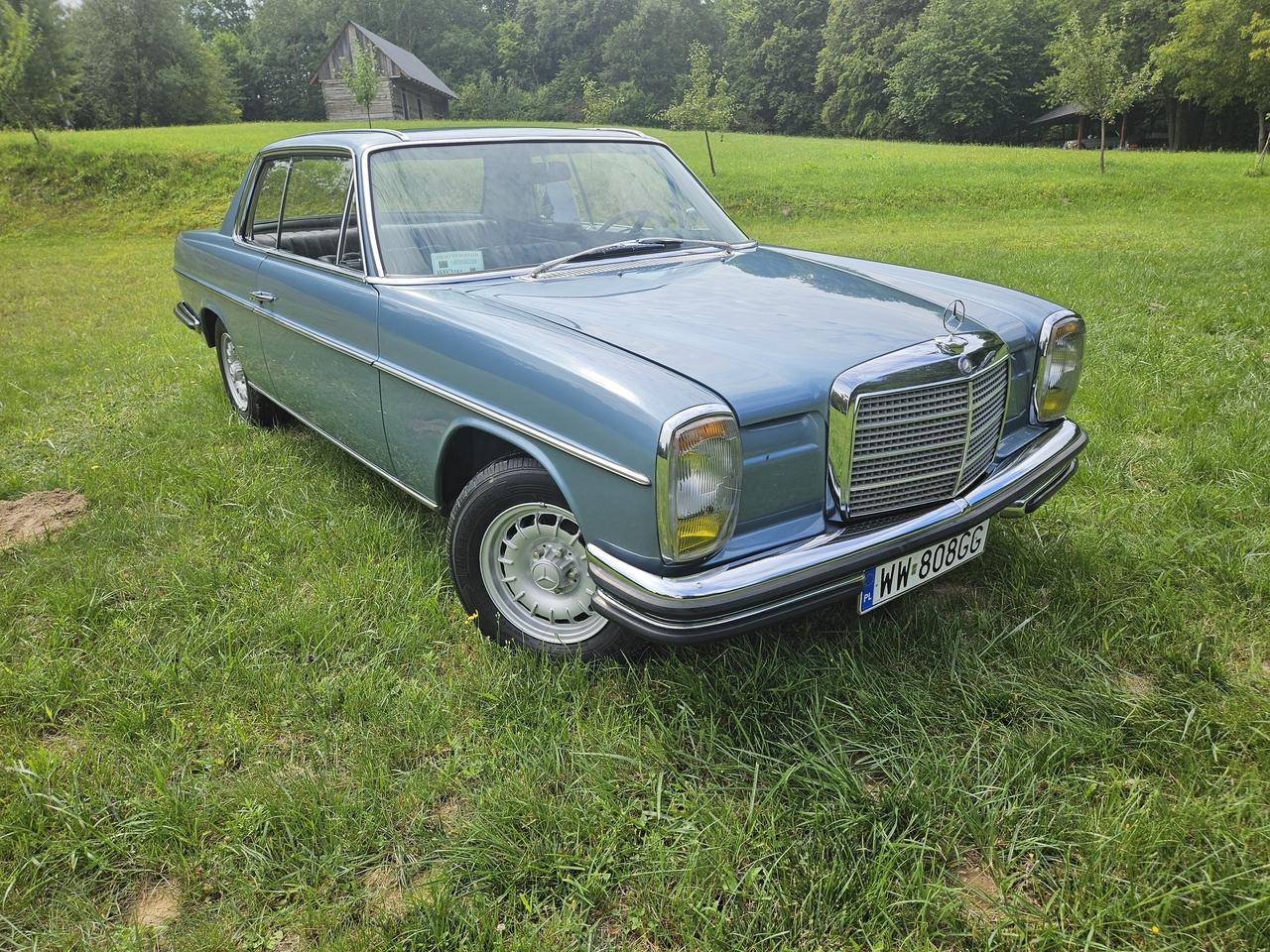 1971 Mercedes-Benz (W114) 250CE Manual LesAnciennes.com