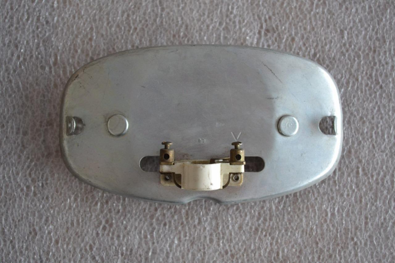 Platine feu avant PEUGEOT 404, av 1965, neuf LesAnciennes.com