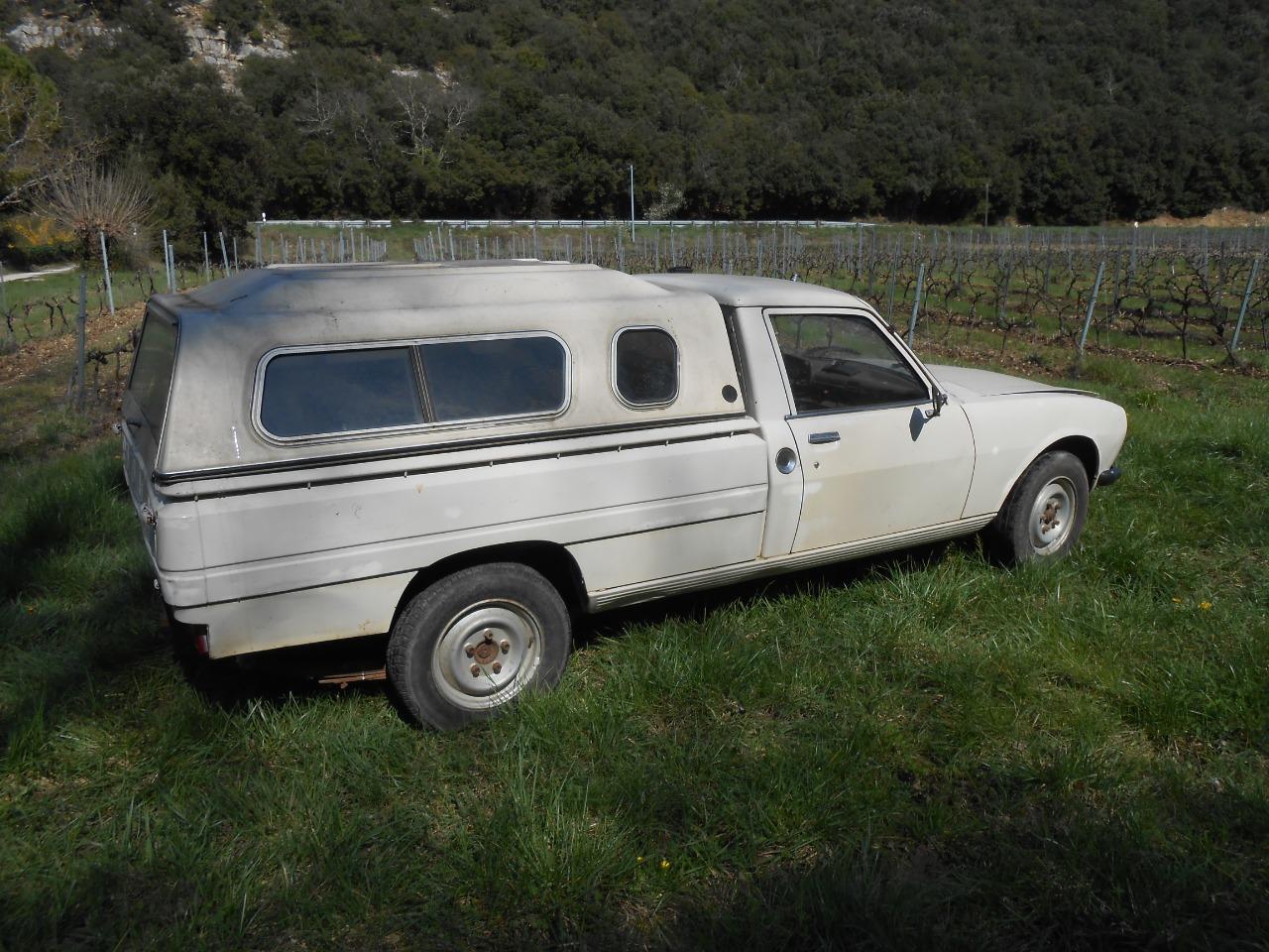 PEUGEOT 504 pickup - 1985 LesAnciennes.com