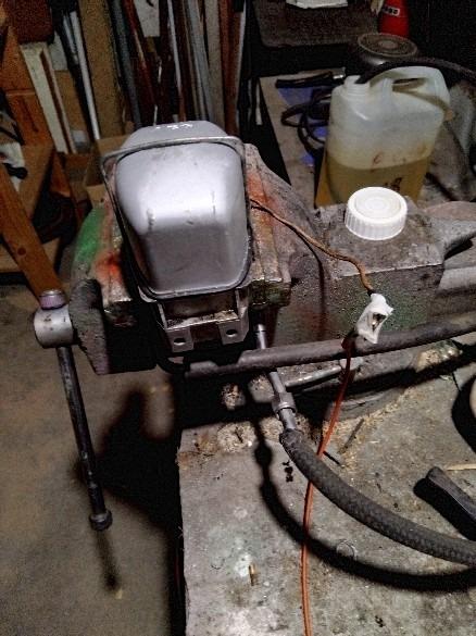 Pompe PEUGEOT 404 injection LesAnciennes.com