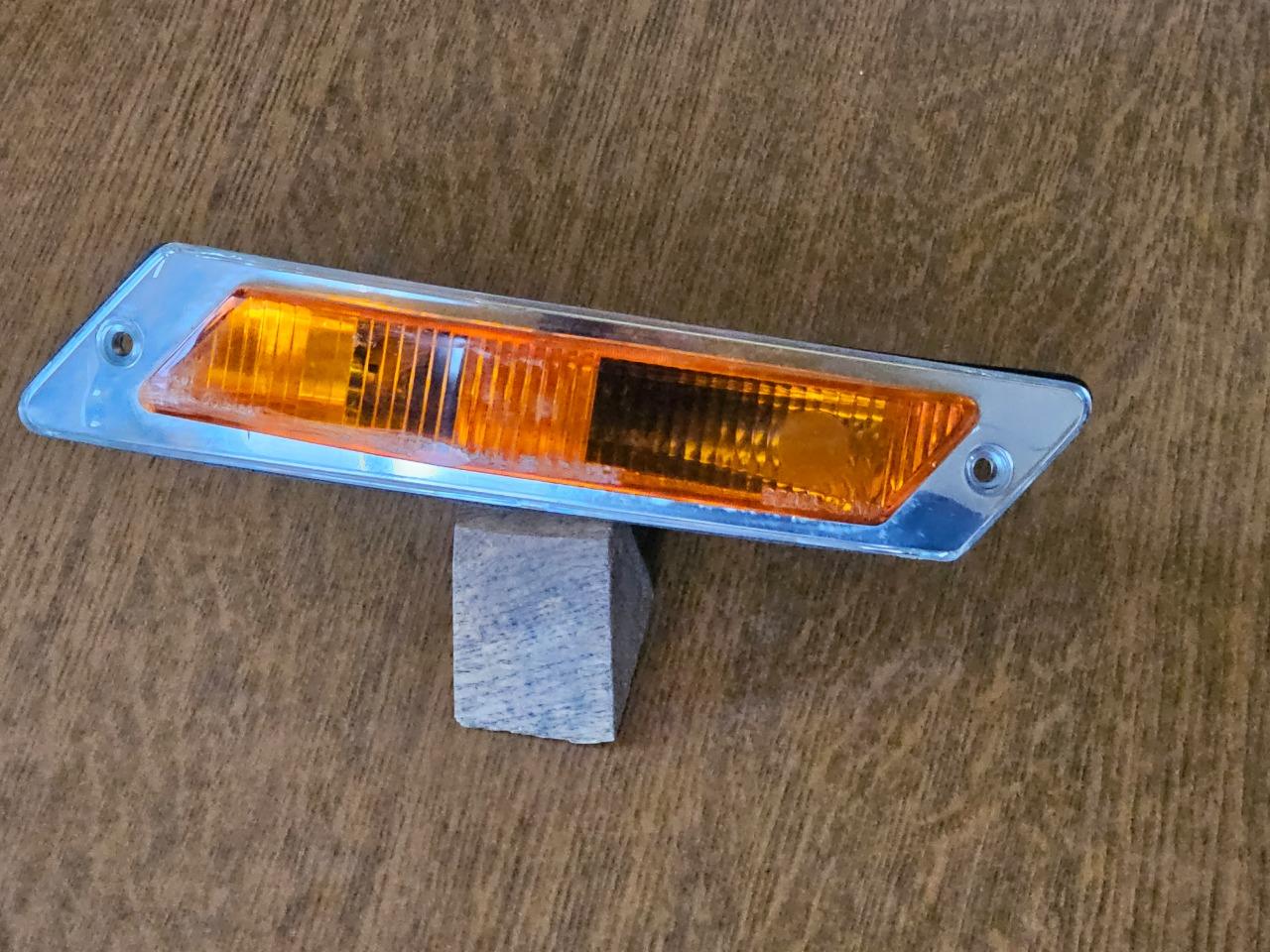 Clignotant avant CITROEN DS LesAnciennes.com