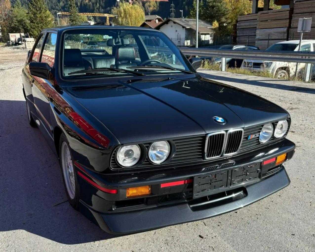 BMW M3 E30 - 1986 LesAnciennes.com