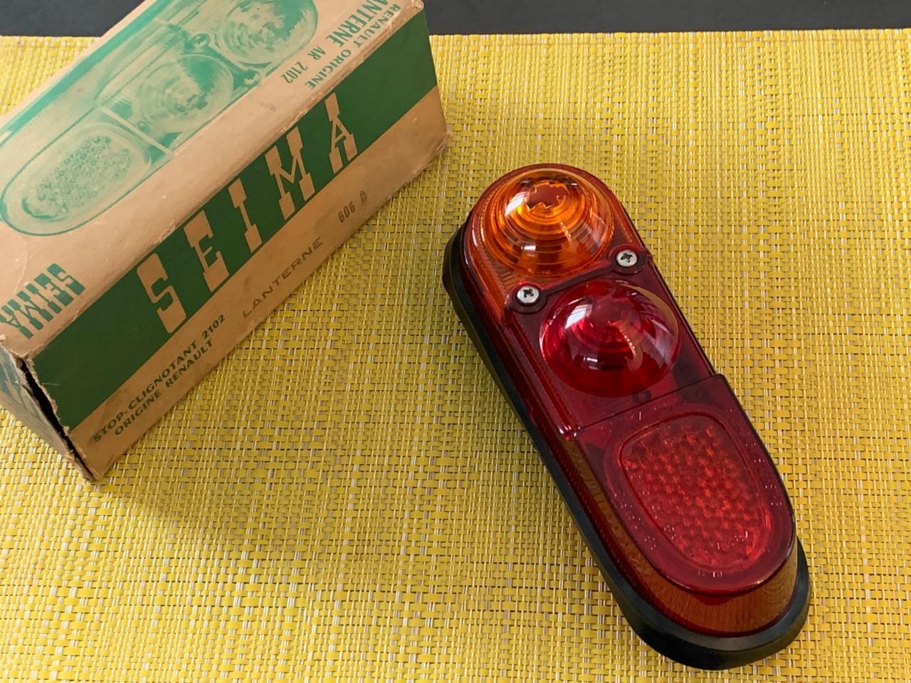 Feu arrière droit Renault 4 Fourgonnette, Rodéo LesAnciennes.com