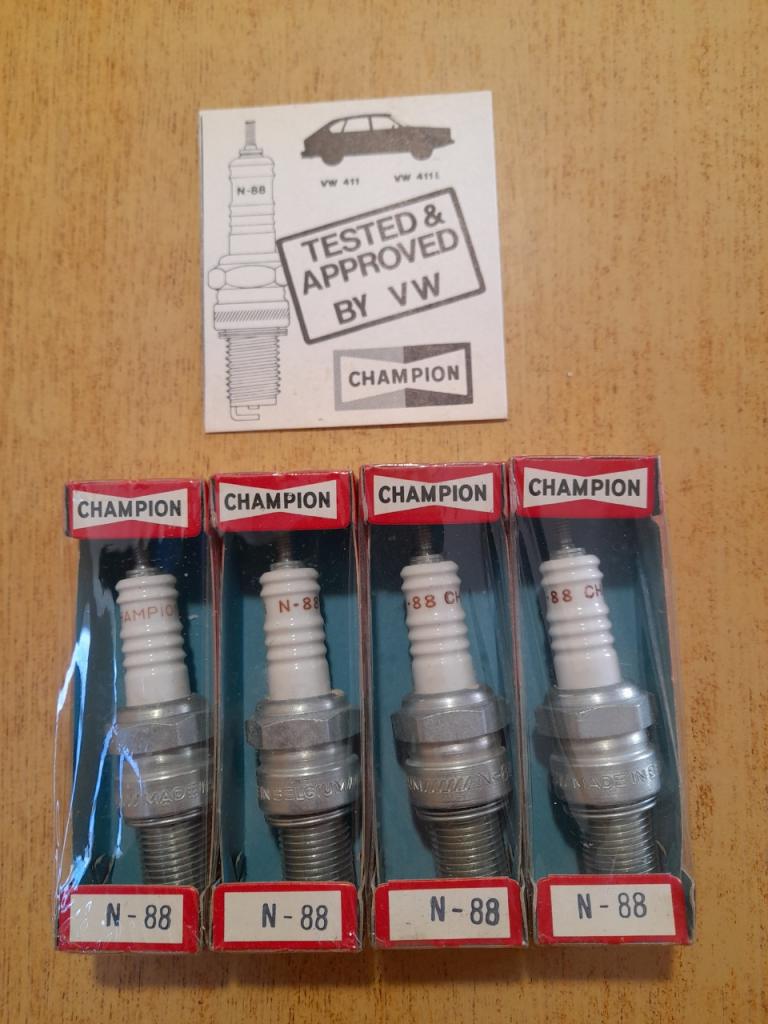 4 bougies champion N-88 VW 411 Porsche 914 LesAnciennes.com