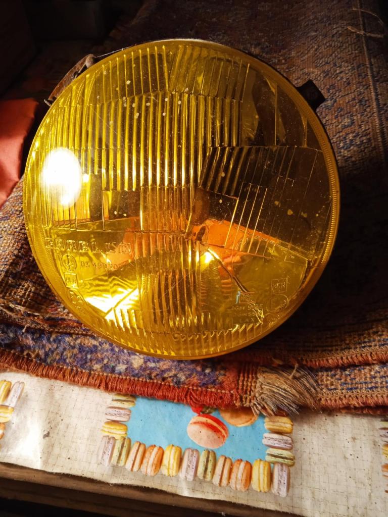 Phare jaune CARELLO 03490700 LesAnciennes.com