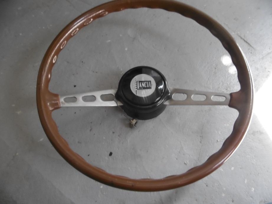 Volant serie 2 LANCIA Fulvia 1300 S LesAnciennes.com