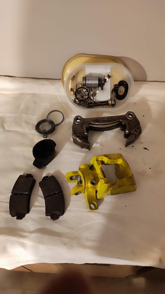 Gros frein AR Alpine A110 R8 Gordini LesAnciennes.com