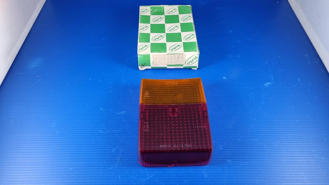 Cabochon feu arrière PEUGEOT 404 504 Pickup LesAnciennes.com