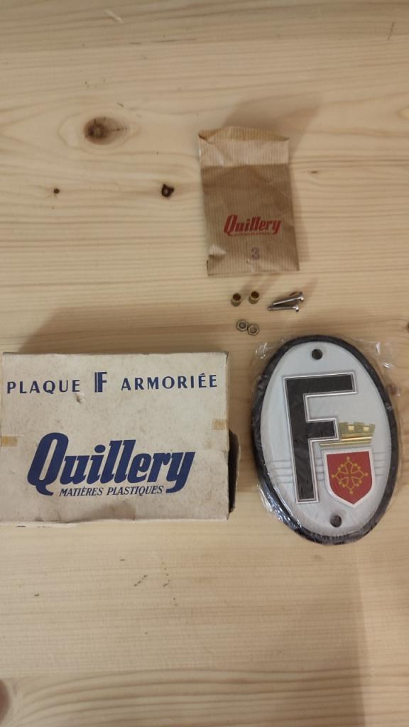Plaque F armoriée Quillery LesAnciennes.com