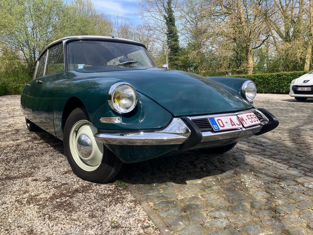 1965 Citroën ID19 LesAnciennes.com