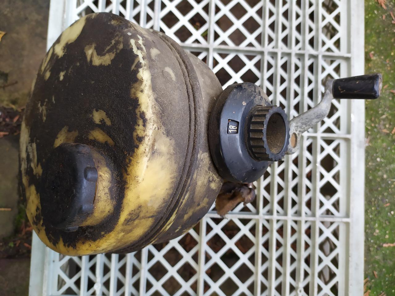 Réservoir d'huile et mélangeur Vespa 400 LesAnciennes.com