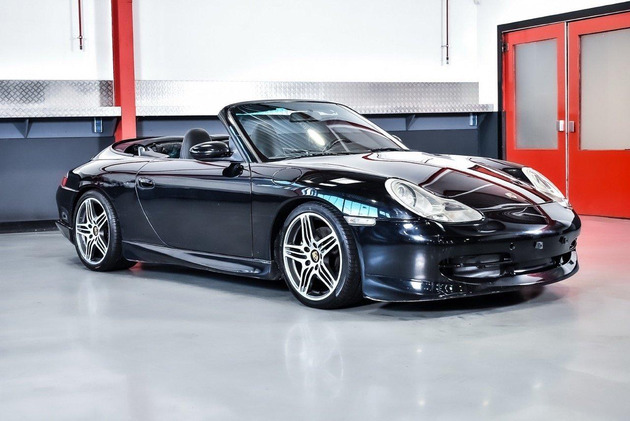 2000 Porsche 996 (911) Carrera 4 Convertible 3,4L LesAnciennes.com