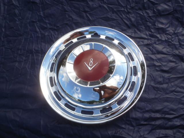 SIMCA Vedette Versailles:1 enjoliveur chrome NEUF LesAnciennes.com