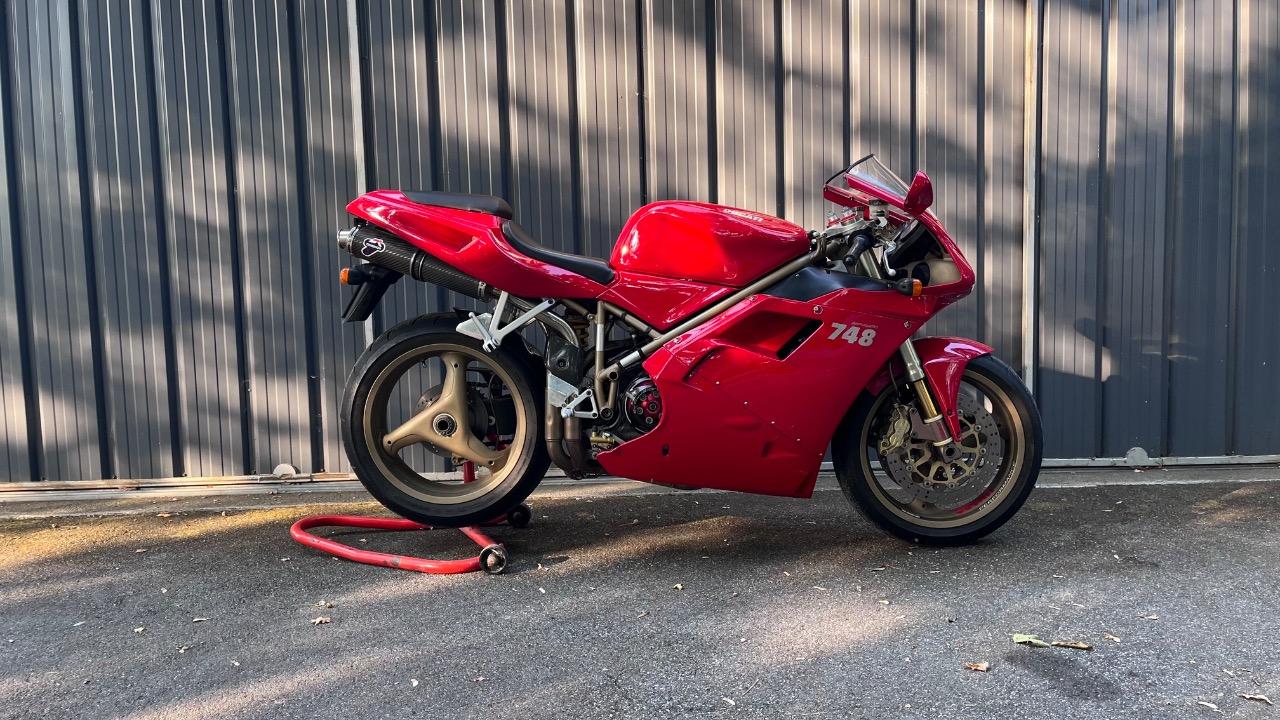 DUCATI 748 Strada - 1999 LesAnciennes.com