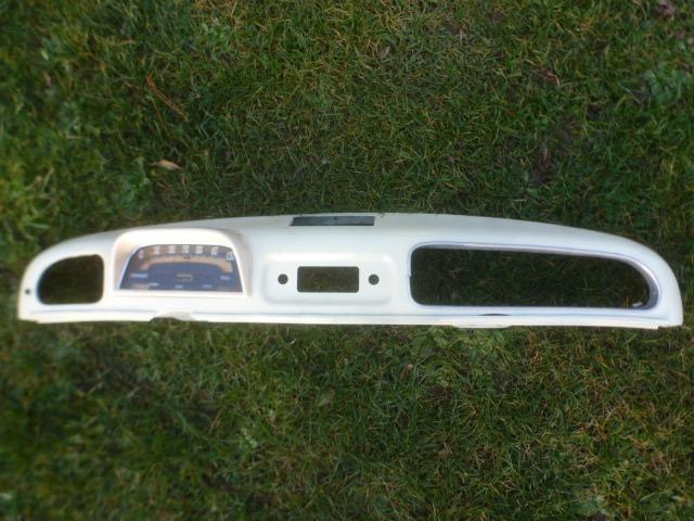 RENAULT Dauphine:planche de bord et compteur LesAnciennes.com