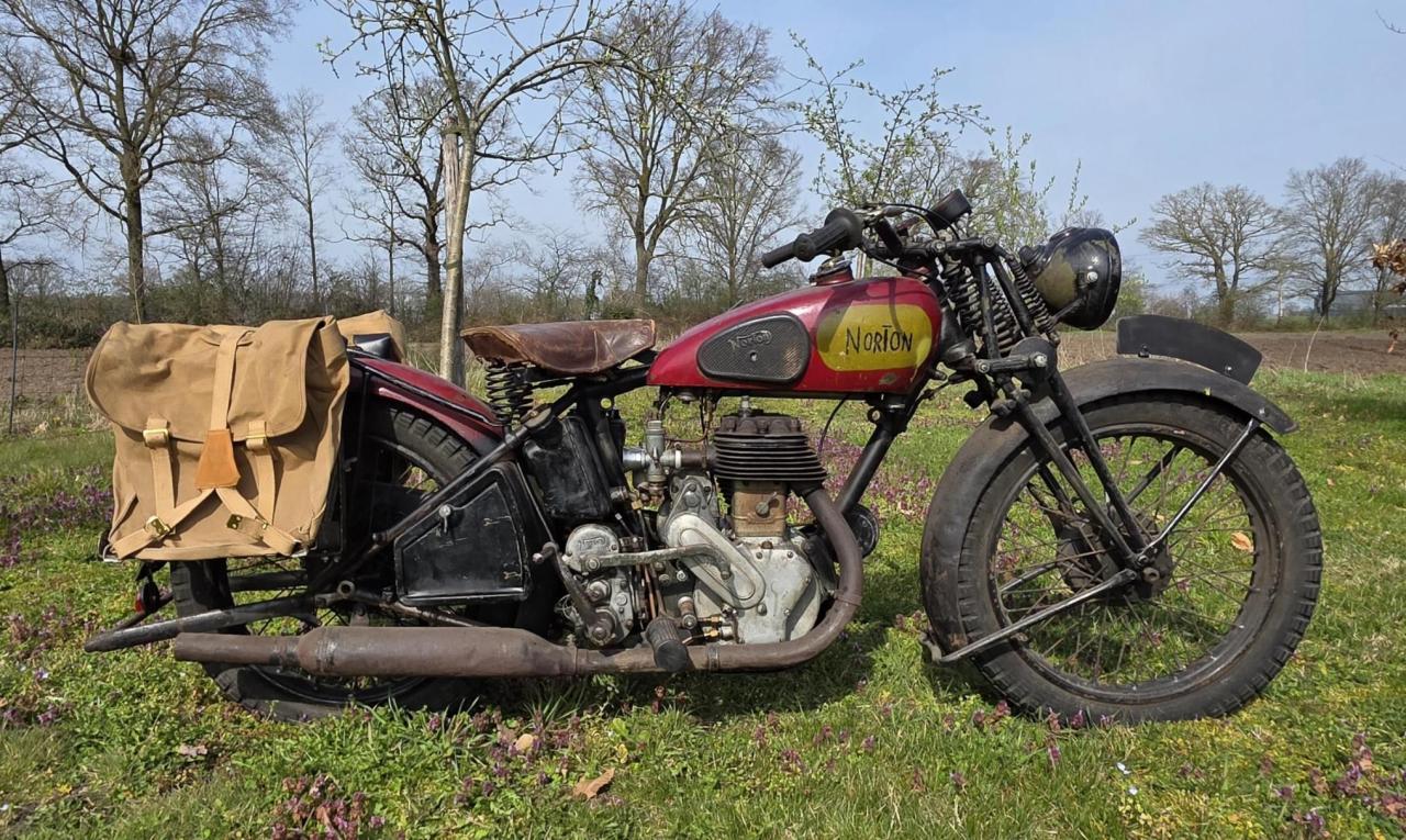 1942 Norton 16H 500cc SV Ex WO2 LesAnciennes.com