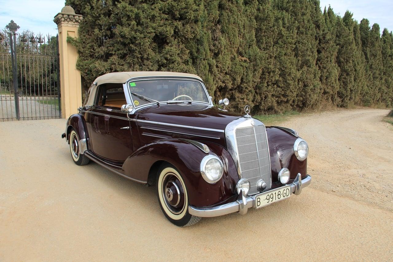 1954 Mercedes-Benz 220 A Cabriolet W187 LesAnciennes.com