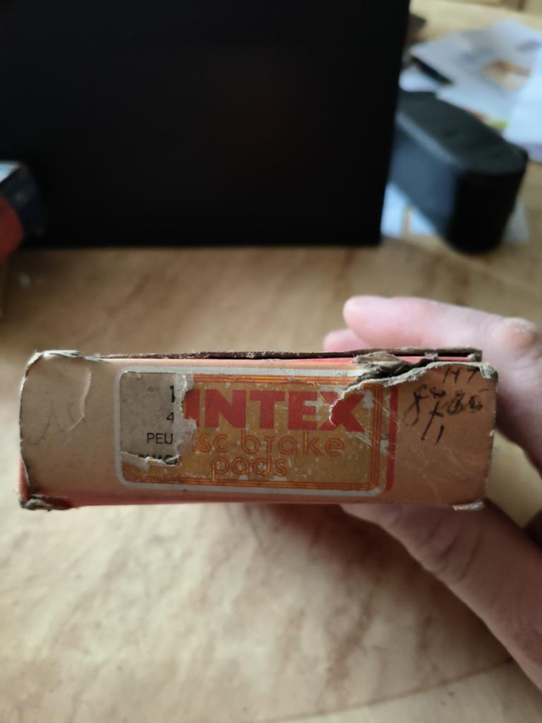 Plaquettes de freins avant – Peugeot 304 LesAnciennes.com