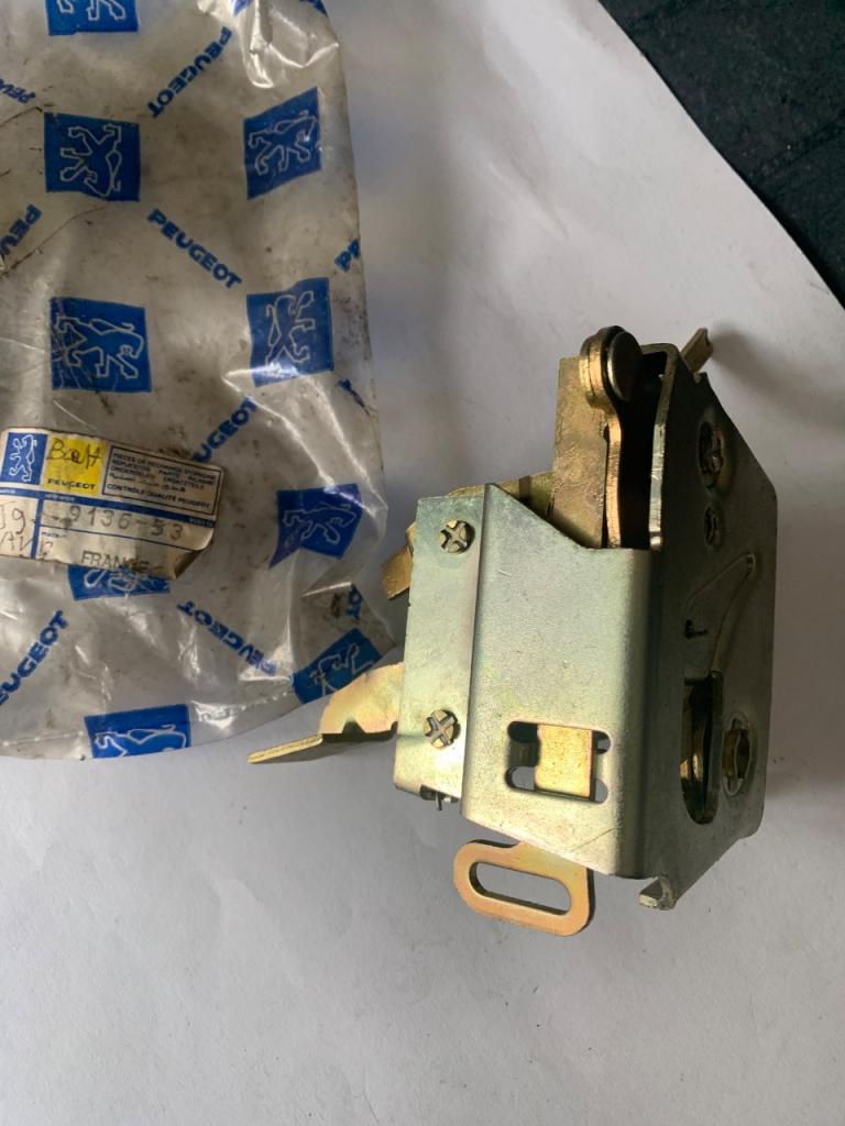 Serrure porte Battante D J9 913693 LesAnciennes.com