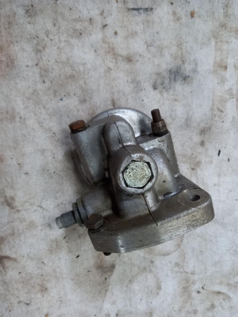 Support filtre TRIUMPH TR4 tr3 LesAnciennes.com