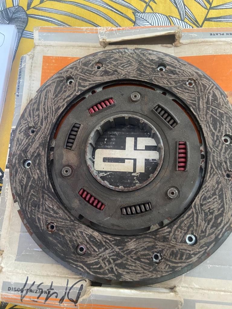 Disque embrayage PEUGEOT 204 304 190 mm LesAnciennes.com