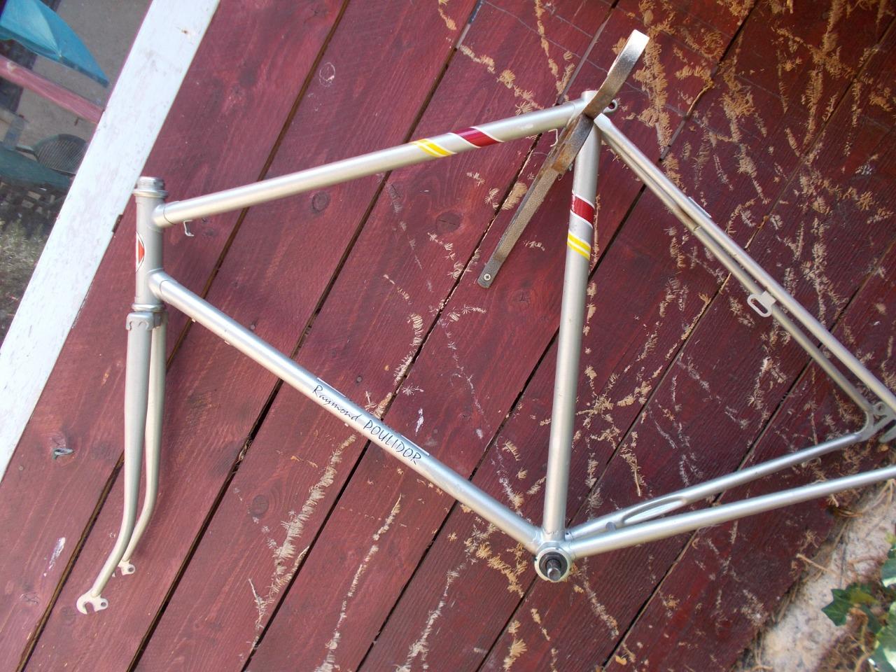 Cadre de vélo raymond polidor 1975 sur roues LesAnciennes.com