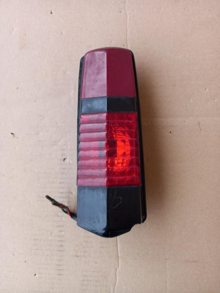 Feu AR CITROEN DS LesAnciennes.com