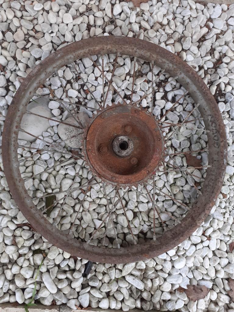 Roue LesAnciennes.com