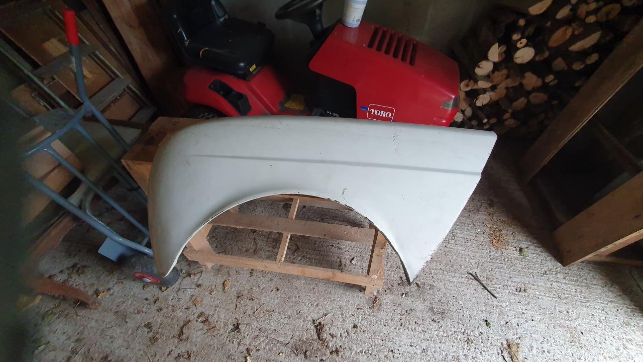 Aile RENAULT 4L (R4L) LesAnciennes.com