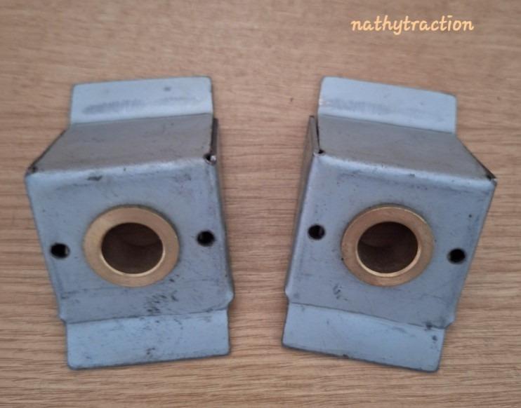 Renfort de guidage de pédale sur plancher 2CV LesAnciennes.com