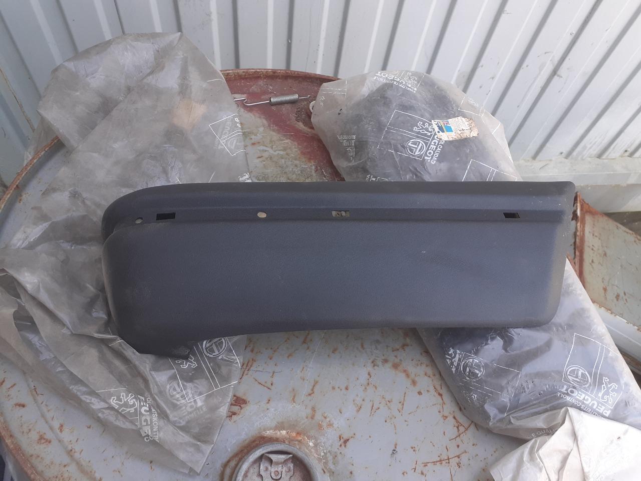 Crosse de parechoc PEUGEOT 305 LesAnciennes.com