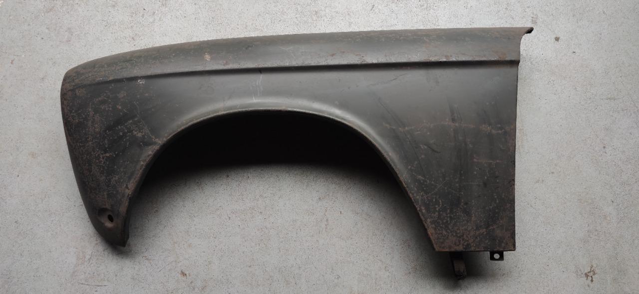 Aile avant gauche PEUGEOT 204 LesAnciennes.com