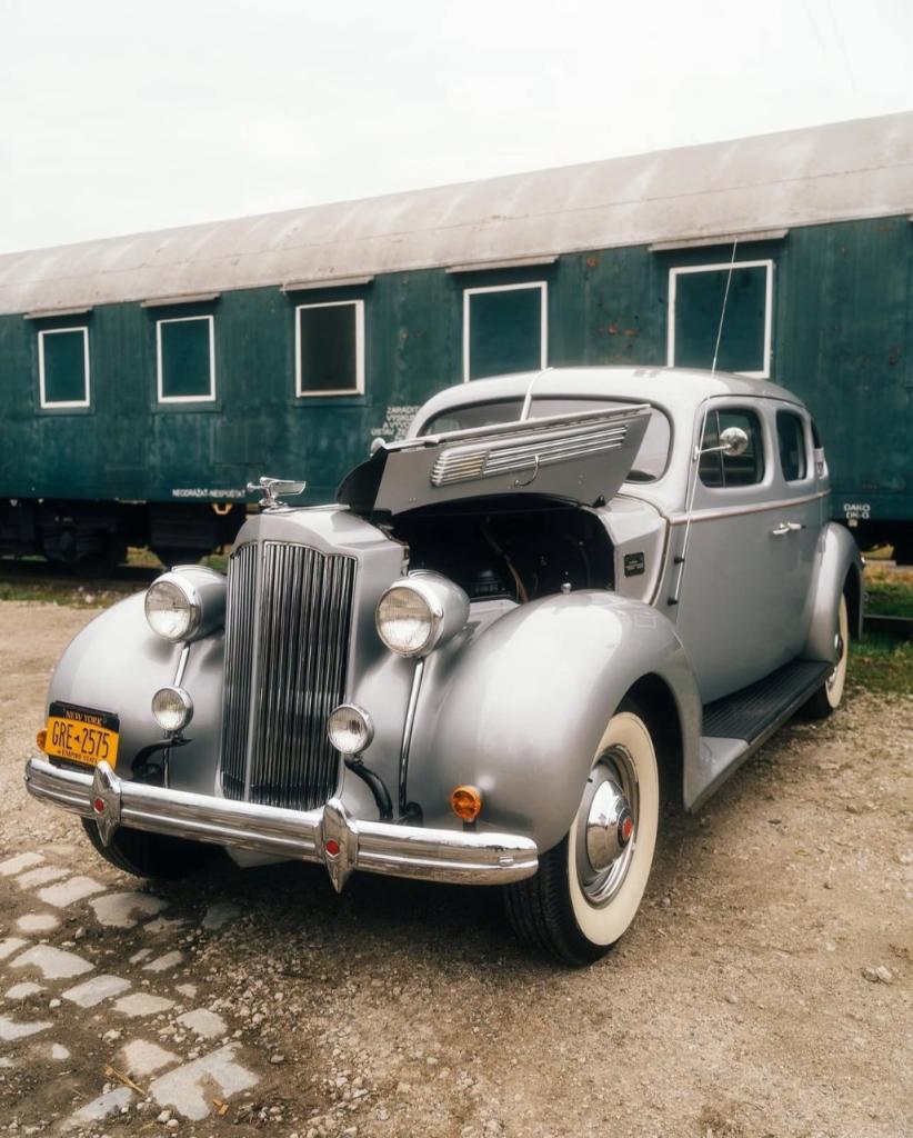 PACKARD Eight Touring - 1938 LesAnciennes.com