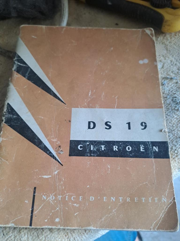 Carnet d'entretien Citroën DS 19 LesAnciennes.com