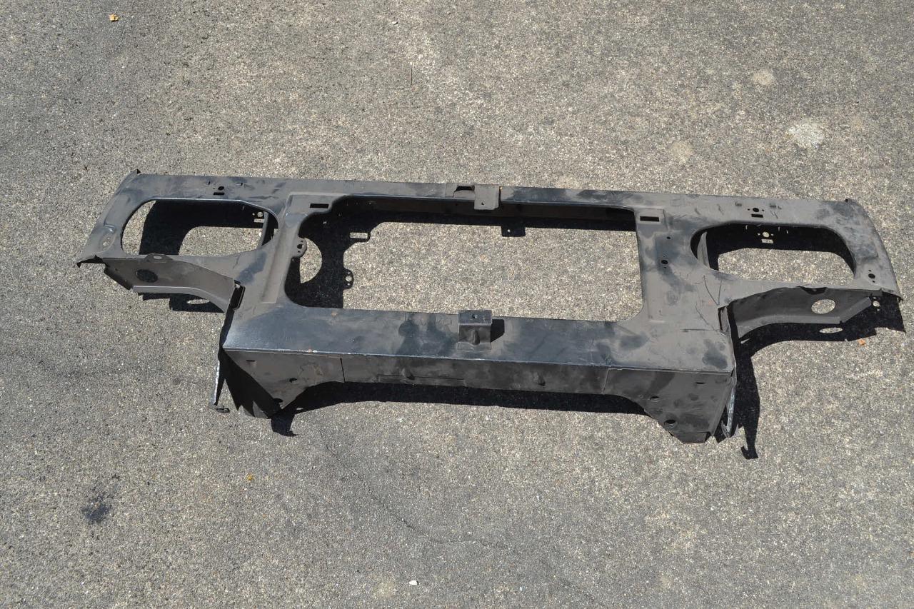 Face - masque AV PEUGEOT 104, neuf d'origine LesAnciennes.com