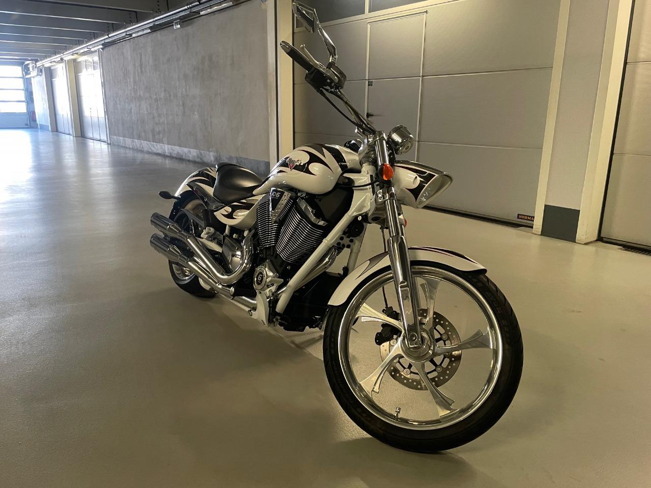 VICTORY Vegas Jackpot LesAnciennes.com