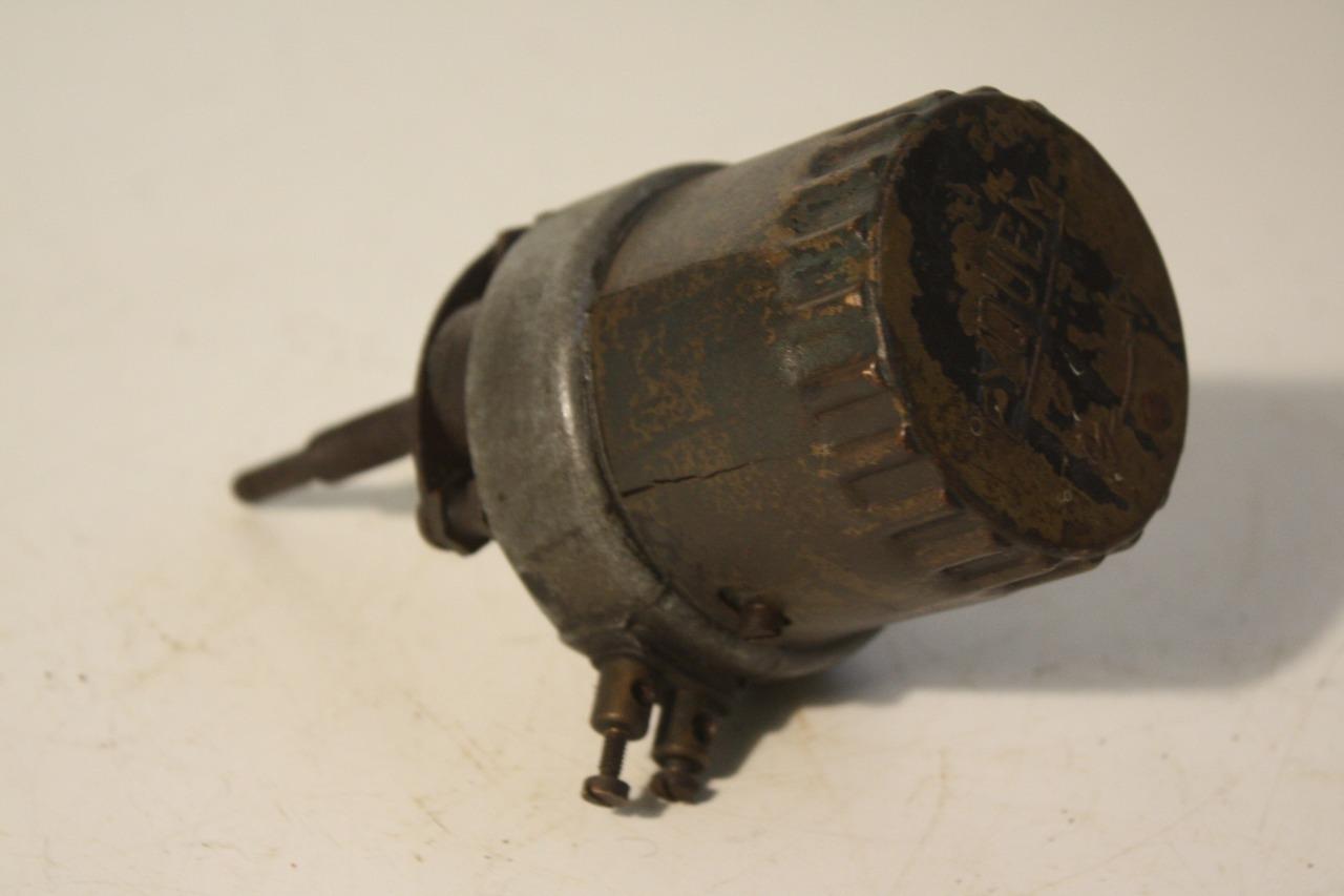 Moteur d’essuie glace EYQUEM 12 Volts 12V Tige 65m LesAnciennes.com