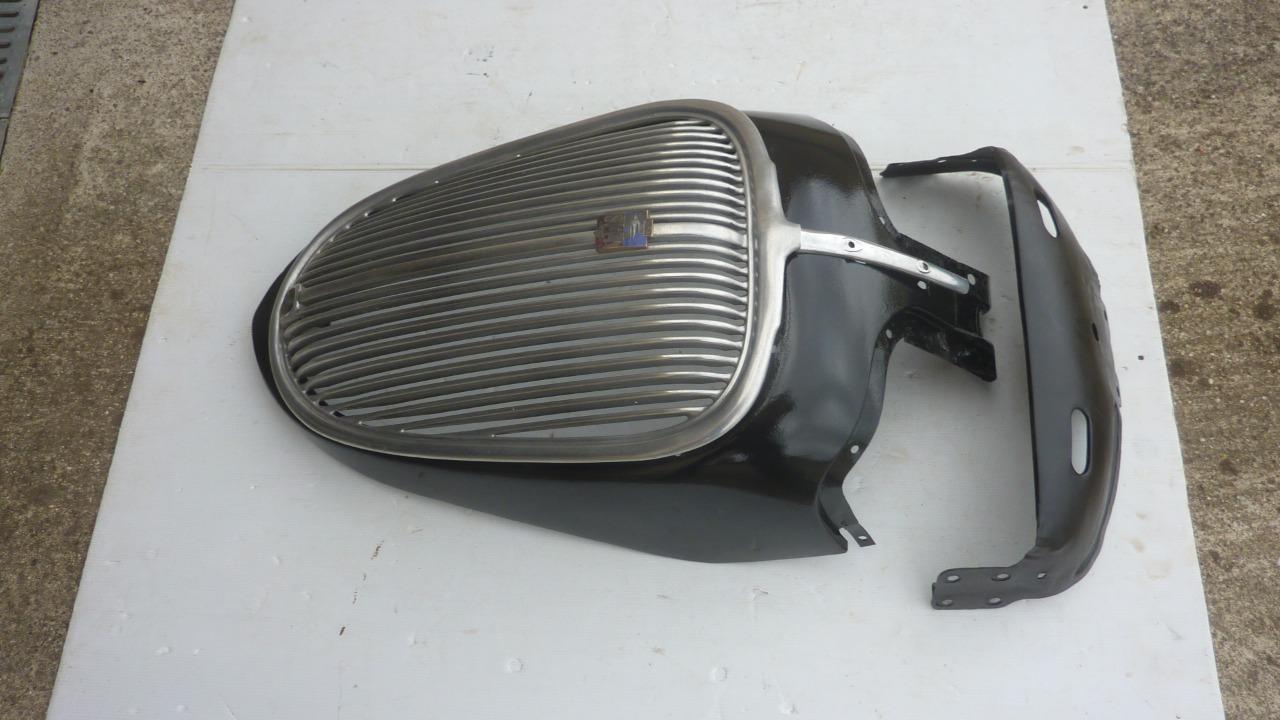 Calandre SIMCA 8 1200 LesAnciennes.com