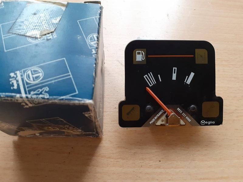 Récepteur de jauge PEUGEOT 205 LesAnciennes.com