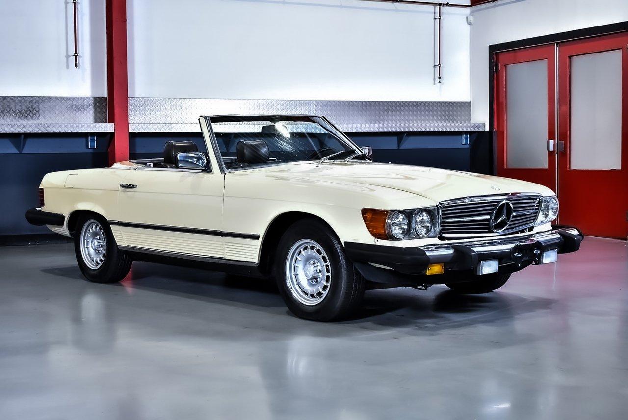 1982 Mercedes-Benz R107 380SL Convertible 3,8L V8 LesAnciennes.com
