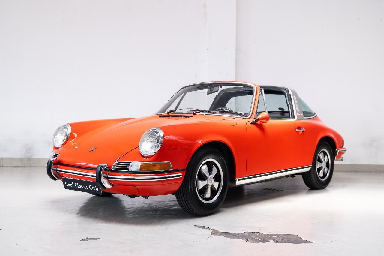 PORSCHE 911 2.0 targa - barnfind - 1969 LesAnciennes.com
