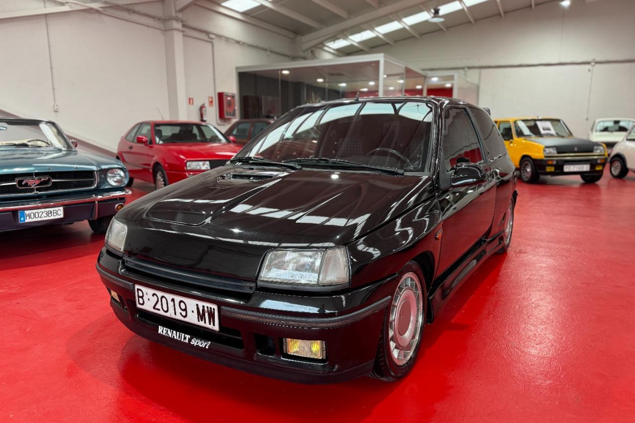 RENAULT Clio 1.8 16v - 1991 LesAnciennes.com