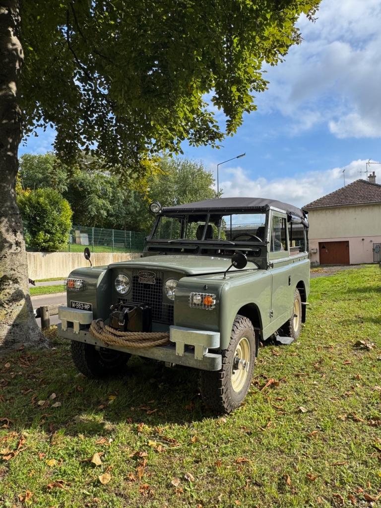 LAND ROVER 88 serie II A cabriolet - 1968 LesAnciennes.com