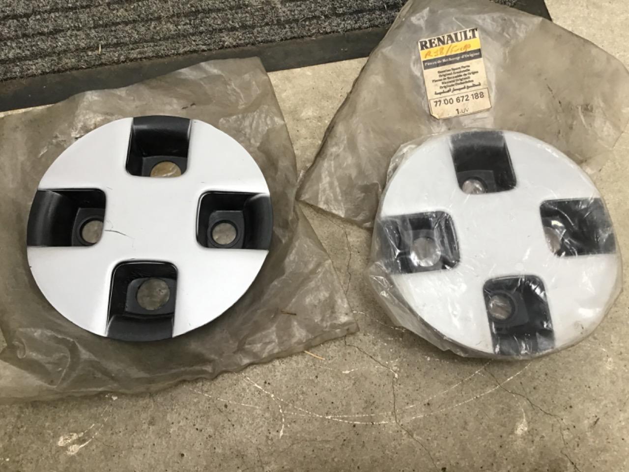 ENJOLIVEURS ROUES NEUFS RENAULT FUEGO R18 LesAnciennes.com