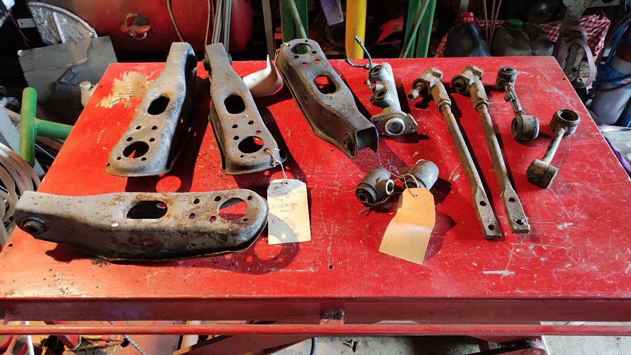 Triangles Sup AV Renault R25 V6 Injection LesAnciennes.com