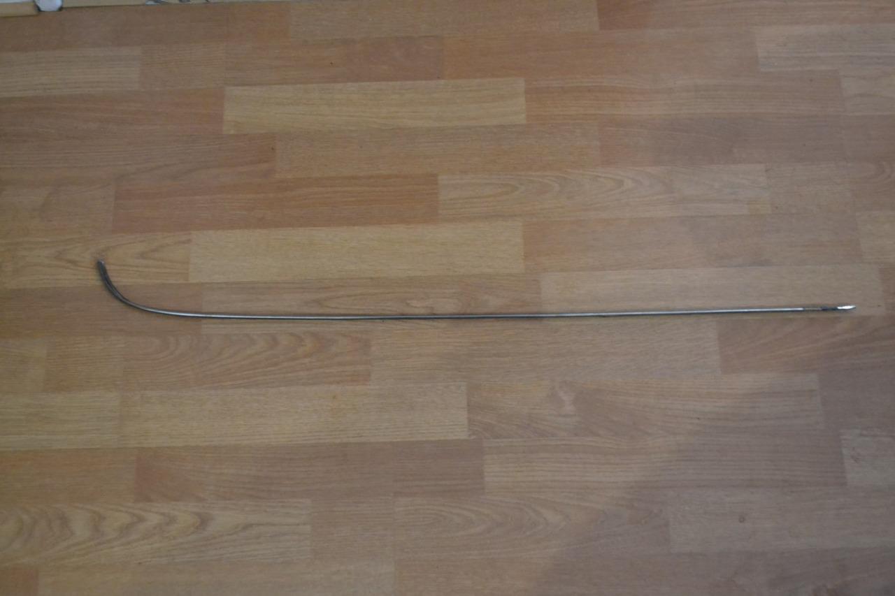 Baguette aile AR G PEUGEOT 204 304 break LesAnciennes.com