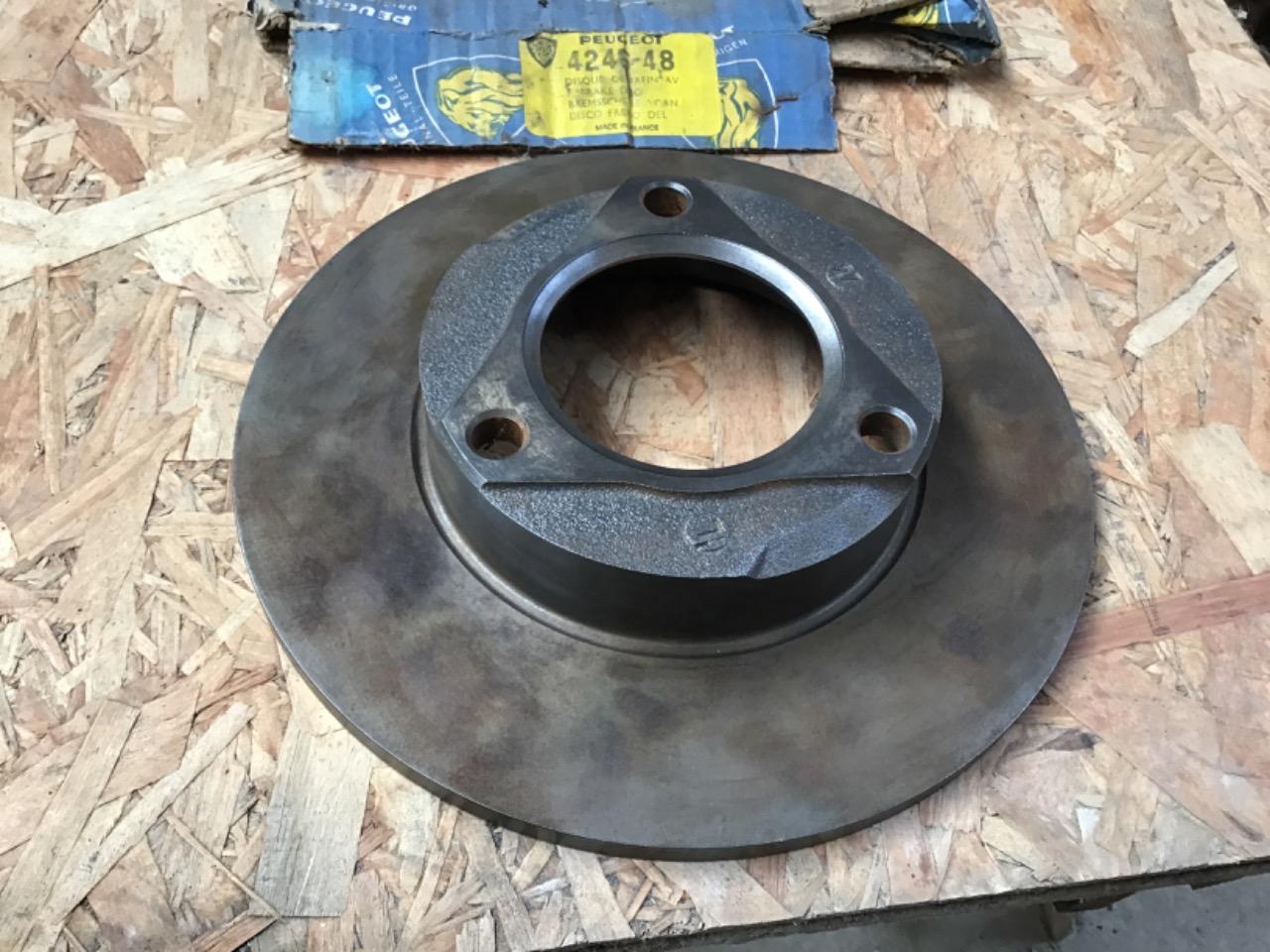 DISQUE FREIN AVANT NEUF PEUGEOT 204/304 LesAnciennes.com
